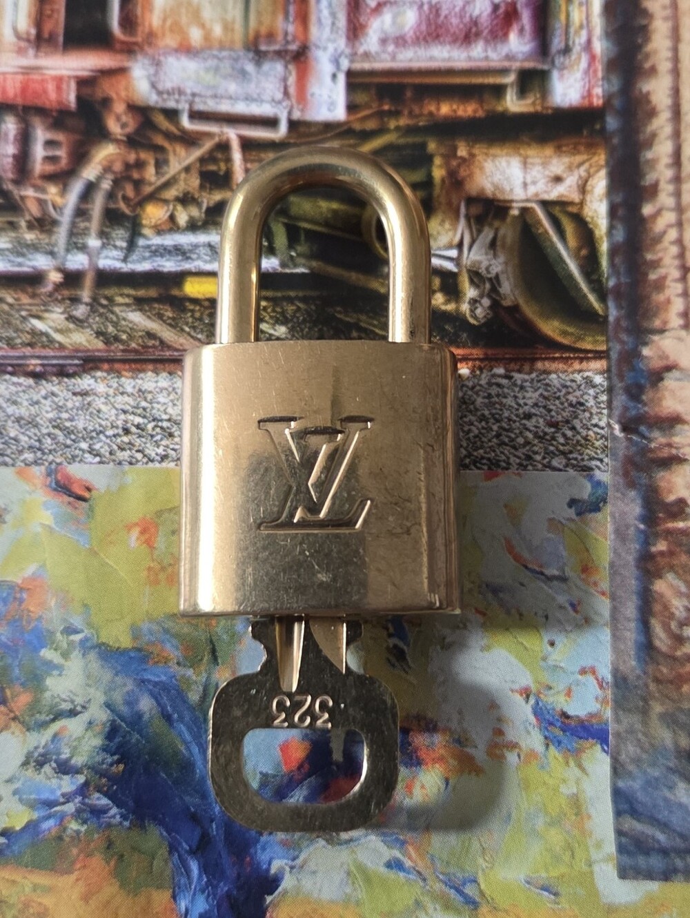 Louis Vuitton "323" Lock & Key Accessory - Picture 4 of 5